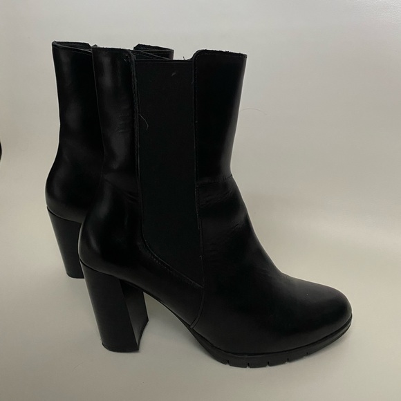 Black Leather Heeled Booties, EU 39, US 8 - Picture 4 of 5